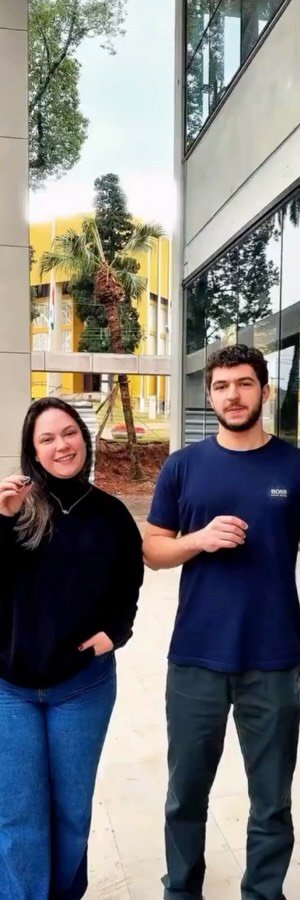Sócios do Dear Santa em frente ao novo endereço